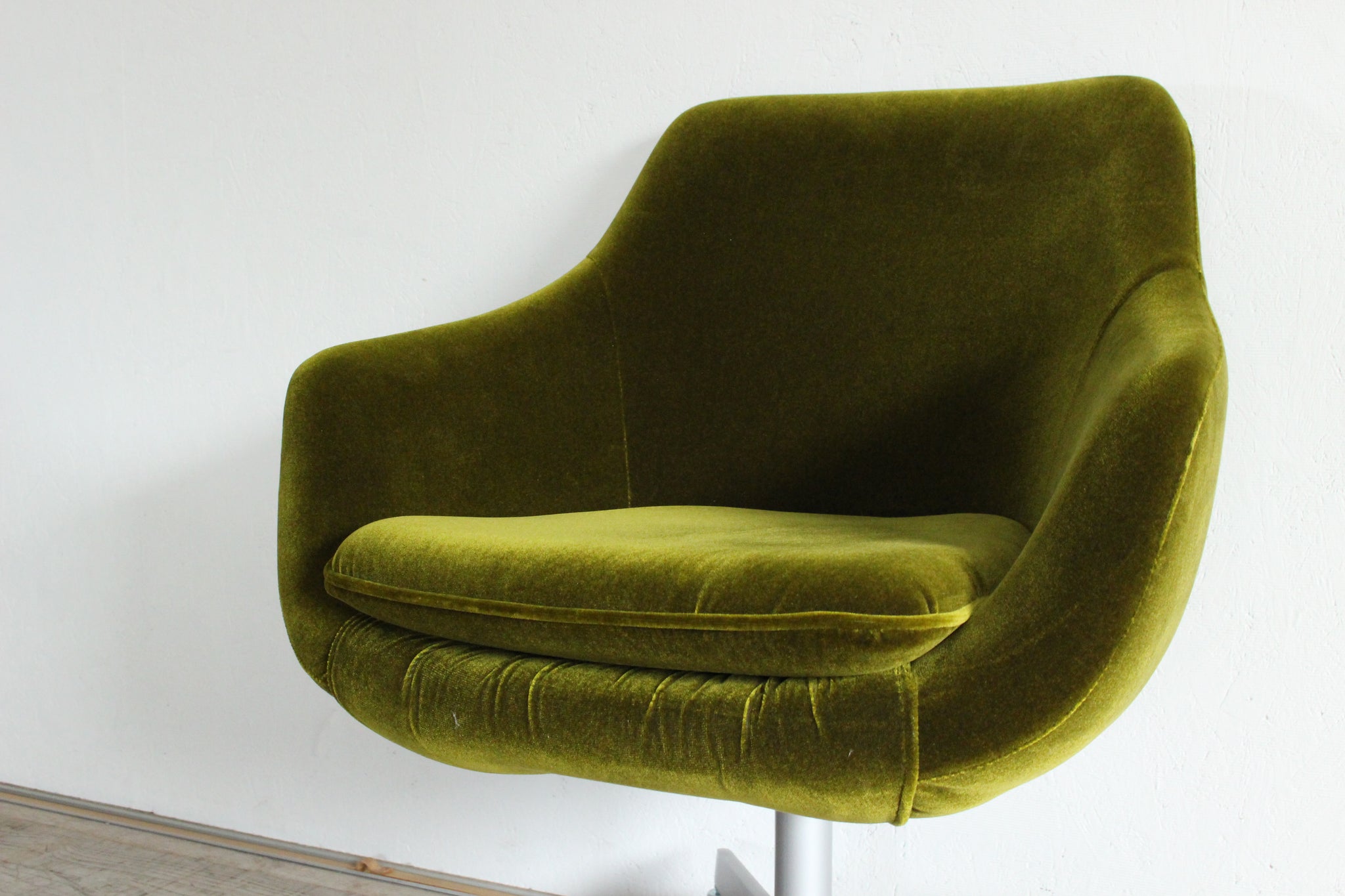 SWITCH - COSMIC CHAIR (X TYPE) – HOW Furniture